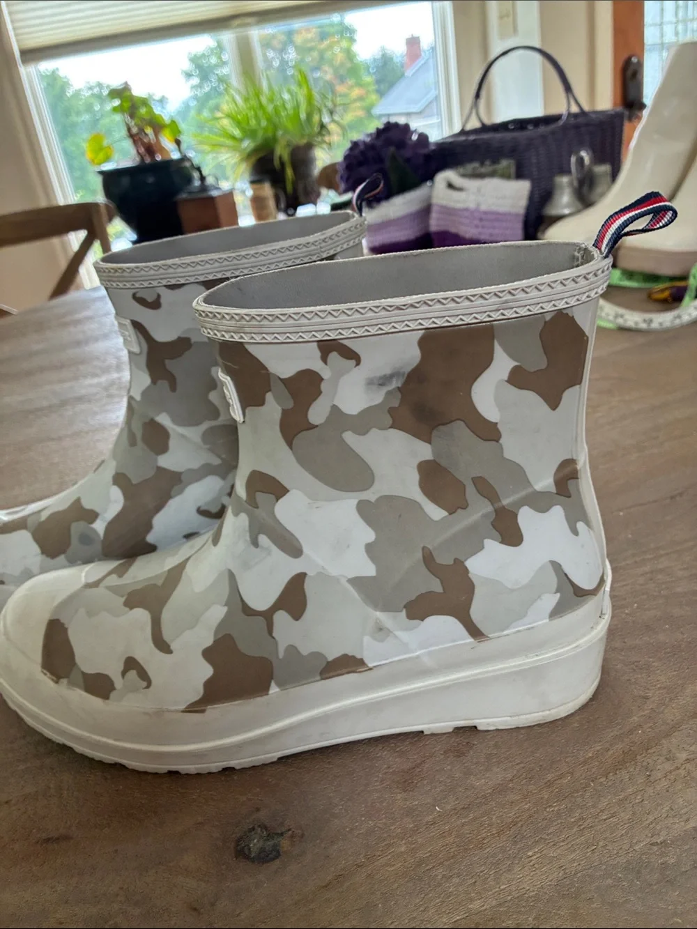Tommy Hilfiger Beige and White Camo Rain Ankle Boots sz 8